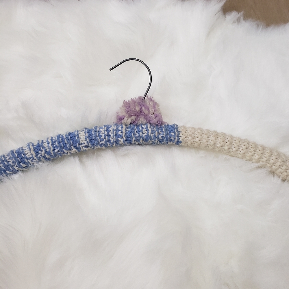 Set of Vintage 1970s Crocheted Hangers - Picture 5 of 7